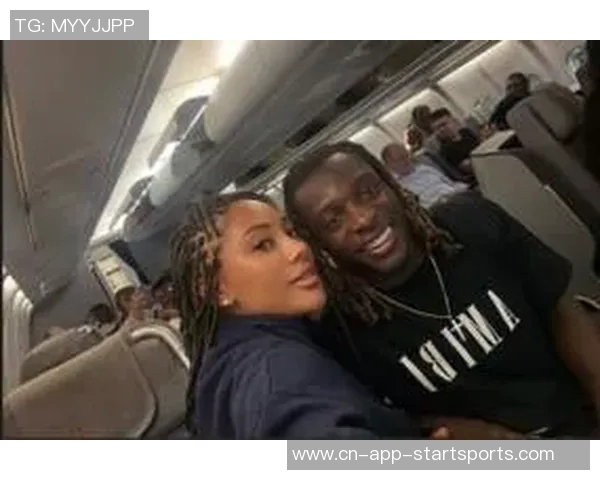 新婚快乐多库社交媒体分享与未婚妻甜蜜合照宣布今日盛大婚礼